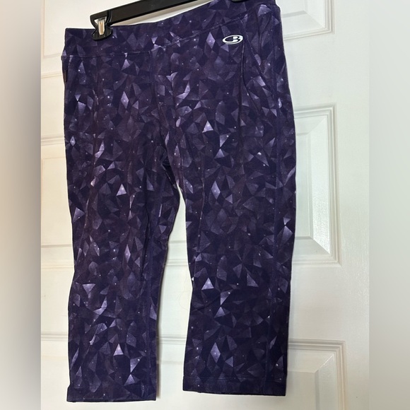 Icebreaker Pants - Women’s Icebreaker GT 3/4 Leggings in Dark Purple Geometric Pattern